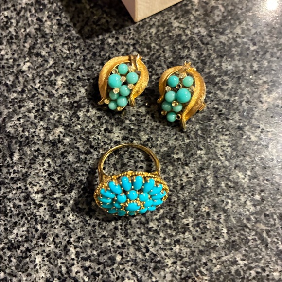 Turquoise and Gold Floral Ring - Picture 8 of 11